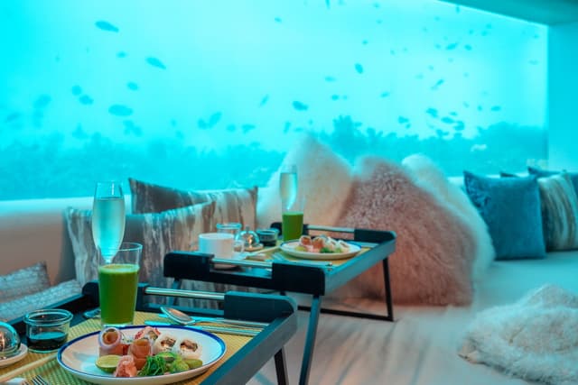 Underwater Dining